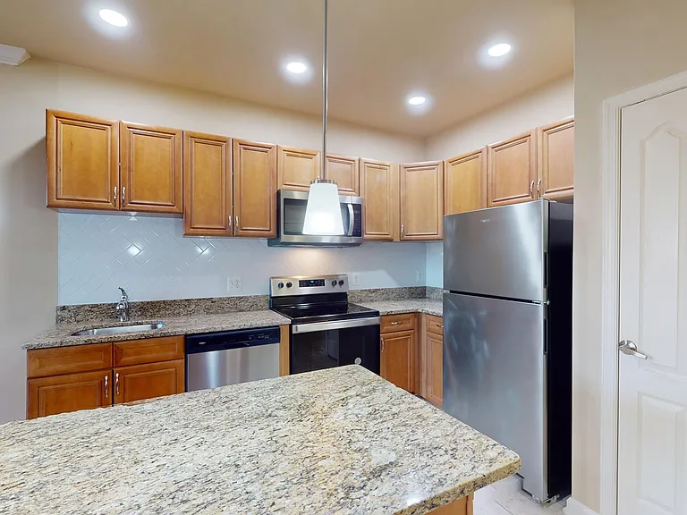 Signal Hill Apartment Homes — Photo 60