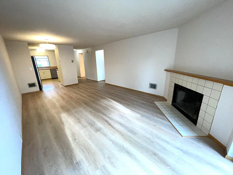3433 McNary Pkwy #207 — Photo 10