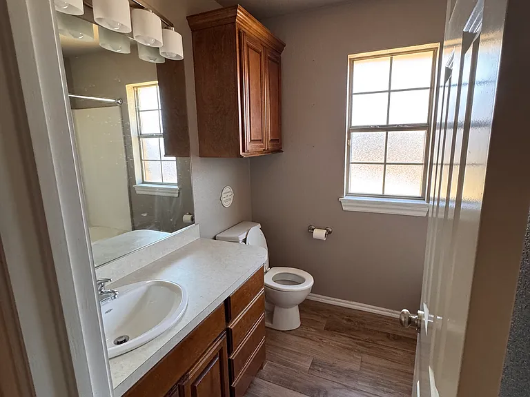 844 SW 41st St — Photo 14