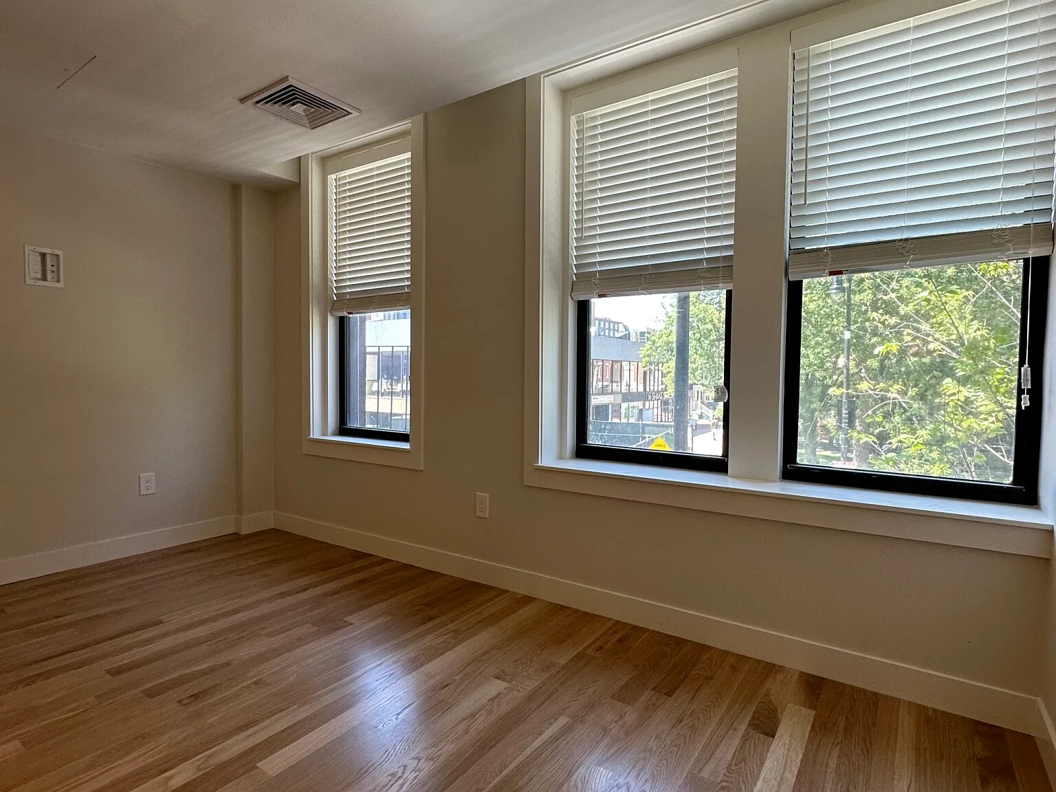 48 John F. Kennedy St - 6 — Photo 2
