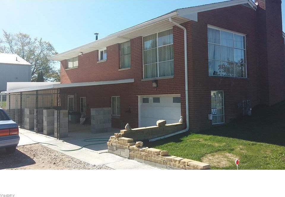 2nd image of 2150 Beechwood Ave
