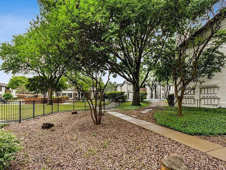 Aspen Court — Photo 25
