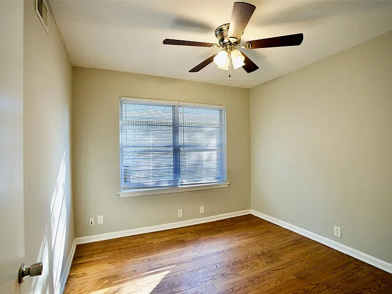 8733 Robindell Dr — Photo 7