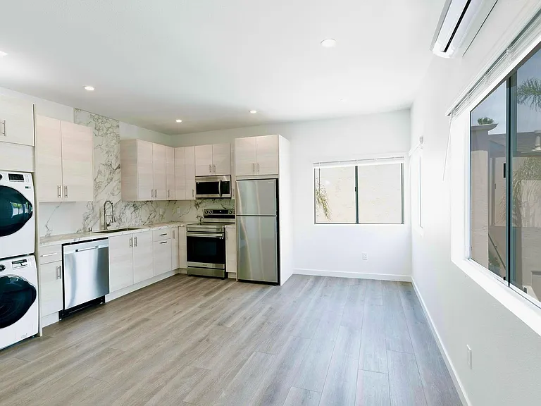 Beautifully Renovated Property perfectly situated between North Park and Normal Heights! — Photo 5