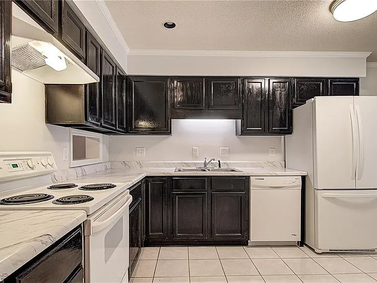 4635 Lawndale Dr — Photo 8