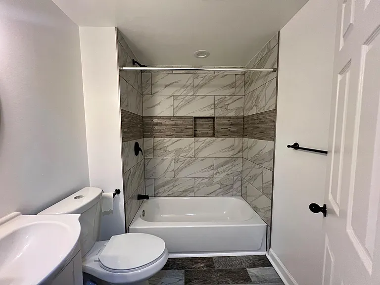 1502 E Hoffman St — Photo 14