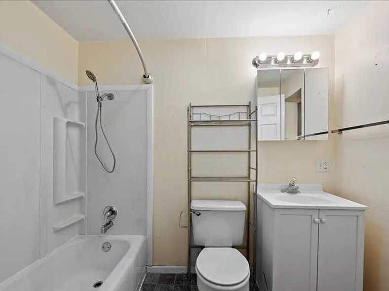 800 N Irving St #3 — Photo 6