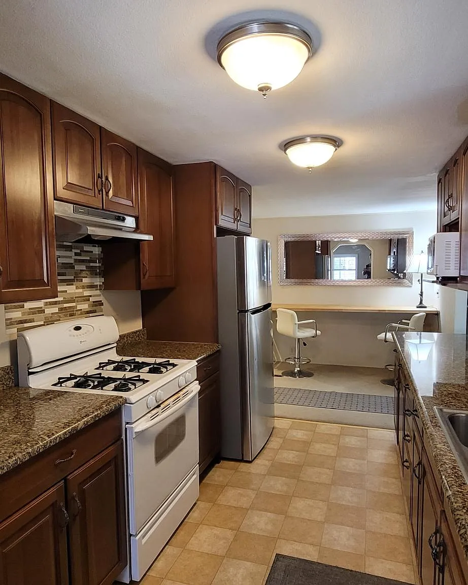 210 Manor Ct — Photo 1