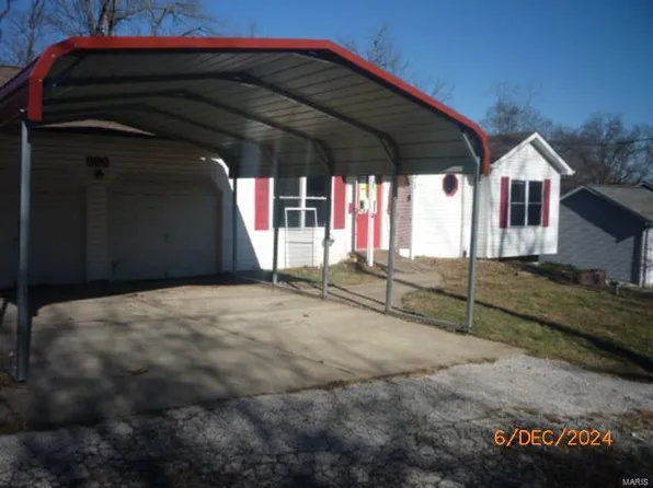 215 Lake Dr, Gray Summit, MO 63039