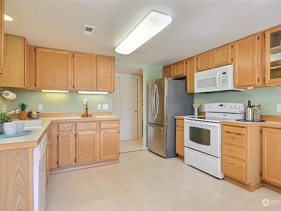 5th image of 4109 224th Lane SE #208