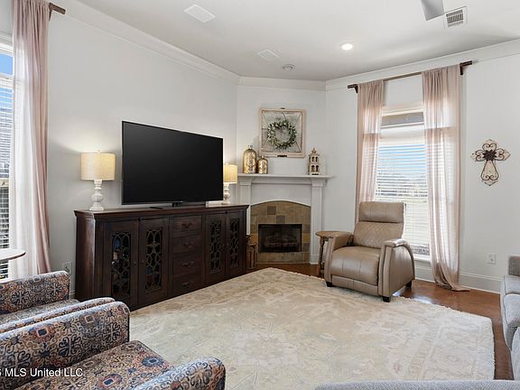 5th image of 122 Belle Meade Blvd