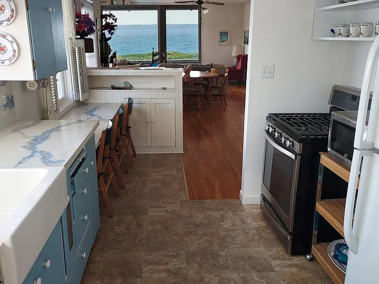 Kitchen South View, Quartz Counter top