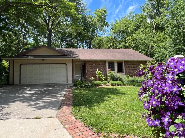 3607 Boulder Ct, Lawrence, KS 66049