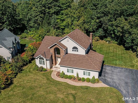 2nd image of 124 Suncrest Court