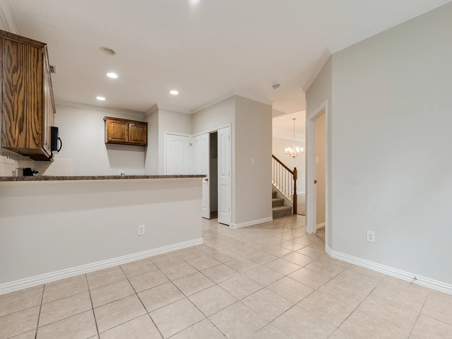 3 bed, 2.5 bath, 1818 sqft, $2,650 — Photo 3