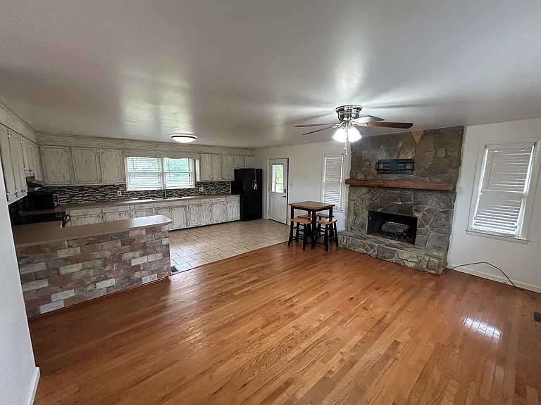 3848 Davis Rd — Photo 2