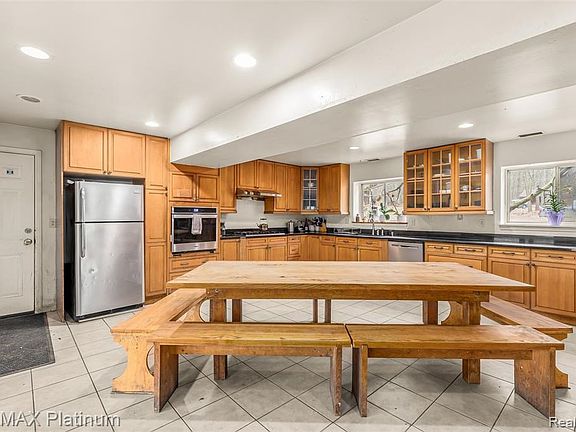 4th image of 2805 Harmony Ln