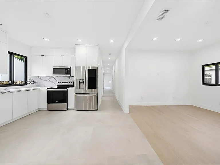 1021 NW 48th St — Photo 14