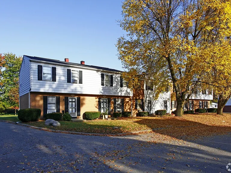 439 Colonial Ct — Photo 22