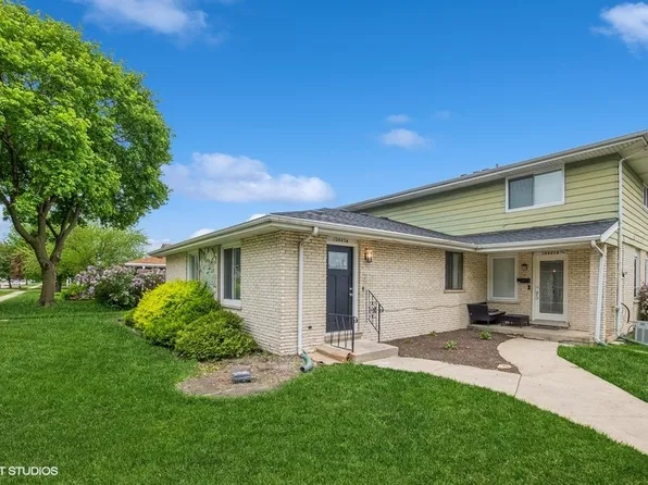 10445 S Austin Ave #A, Oak Lawn, IL 60453