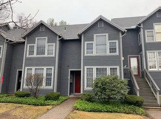 29 Amity Pl, Amherst, MA 01002