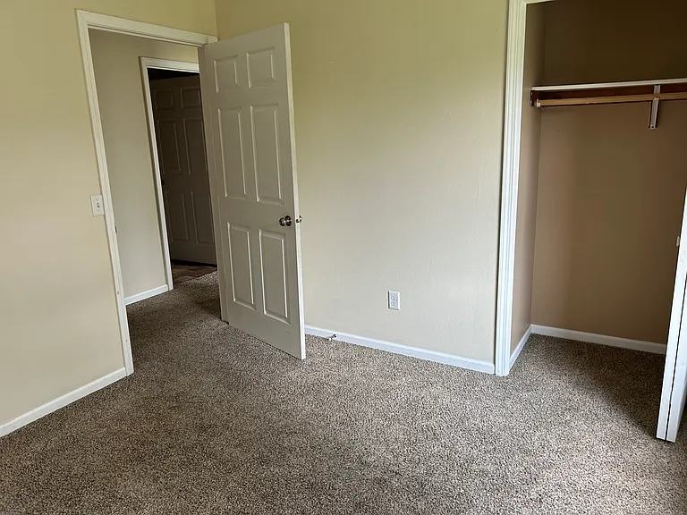222 N Central St — Photo 7