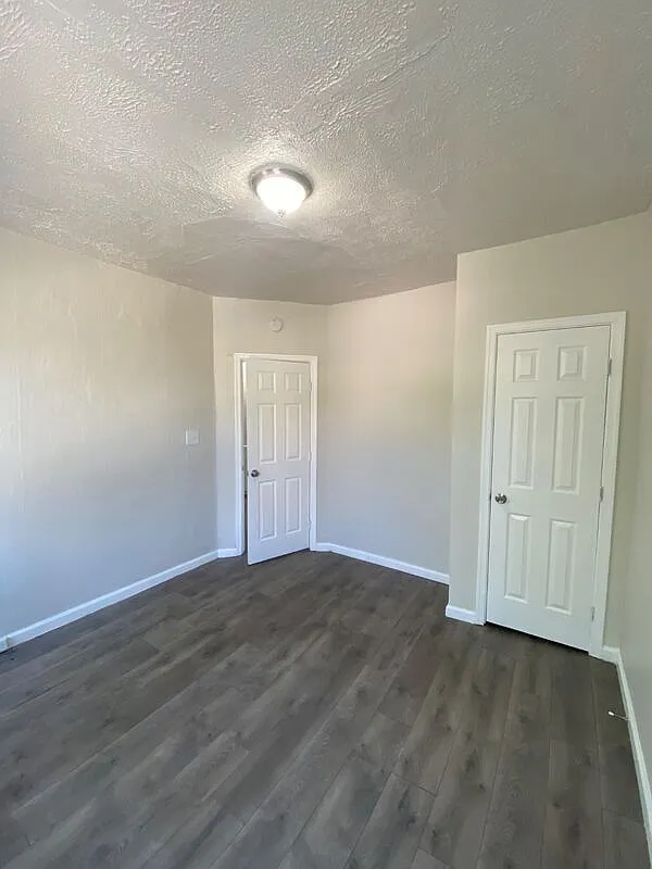 4 bed, 1.5 bath, 1422 sqft, $2,300 — Photo 4