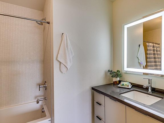 3rd image of 522 Madrona Way NE #3