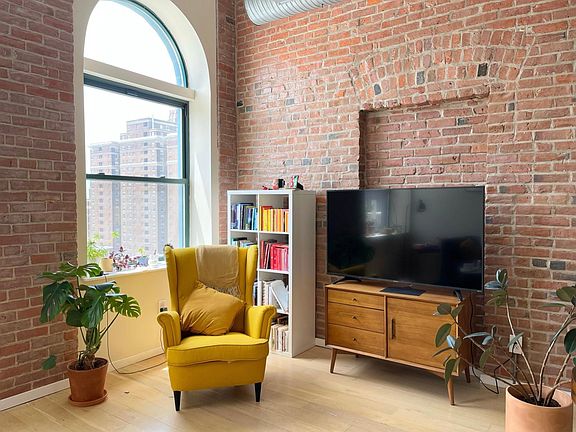 4th image of 726 Market St Unit 904