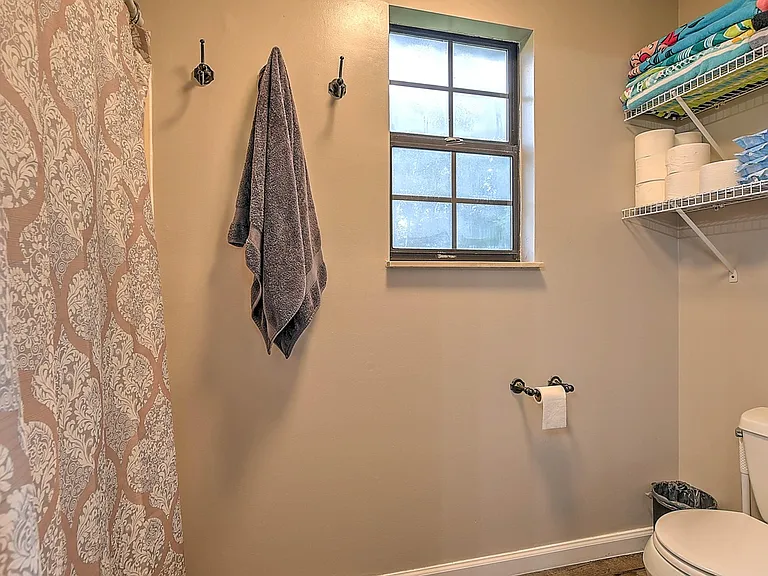 211 Hayter Dr — Photo 7
