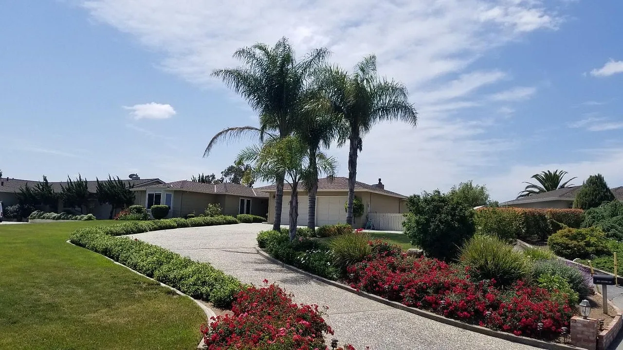 640 Donald Dr photo 1