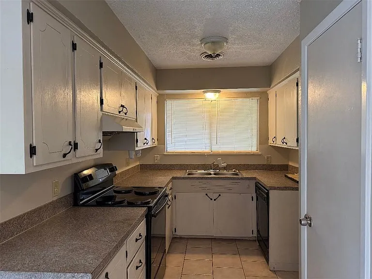 205 Broadway St — Photo 4