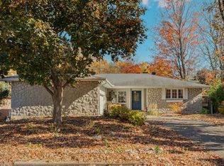 275 Crocus Ave, Ottawa, ON K1H 6E7