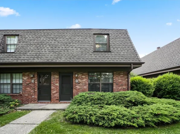 3 Evergreen Cir, Savoy, IL 61874