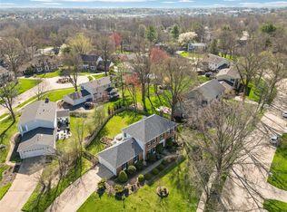 1608 Adgers Wharf Dr, Chesterfield, MO
