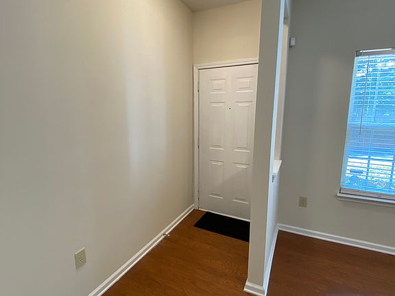 2nd image of 1253 E Woodlawn Rd