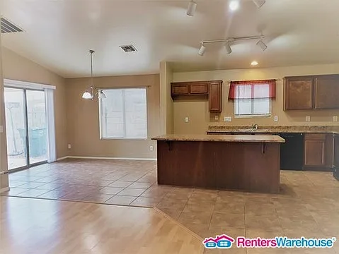 Great 4 bedroom home in the Thompson Ranch community. — Photo 3