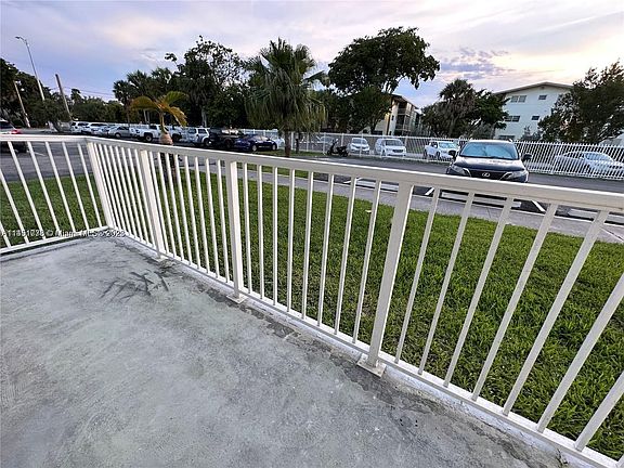 5th image of 16801 NE 14th Ave APT 302