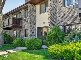 2638 N Windsor Dr Unit 102, Arlington Heights, IL 60004