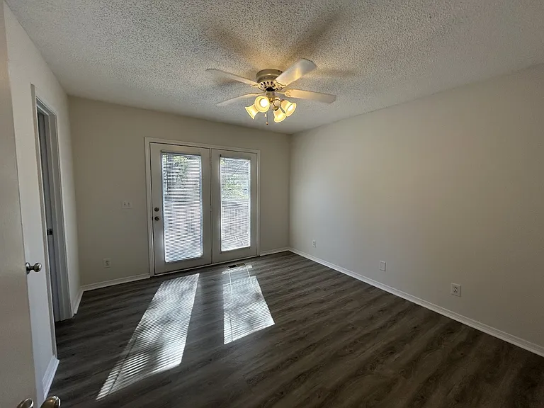 650 N Dixie Ave #A — Photo 7