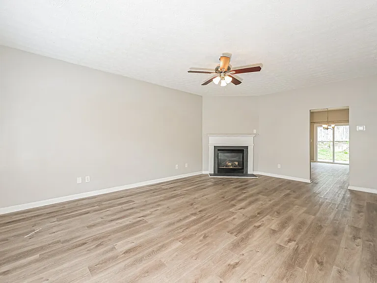 444 Village Bluff Dr — Photo 4