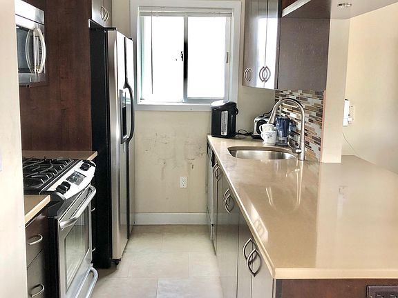 3rd image of 82 Jackson Ave Floor 1