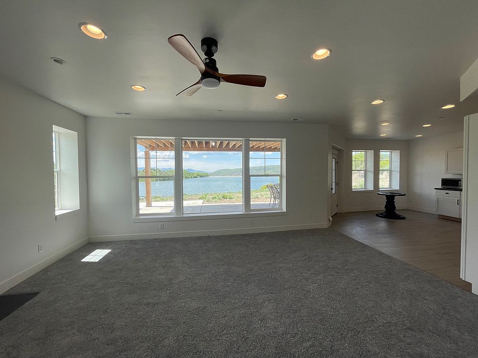 Living room, ceiling fan, gas fire place