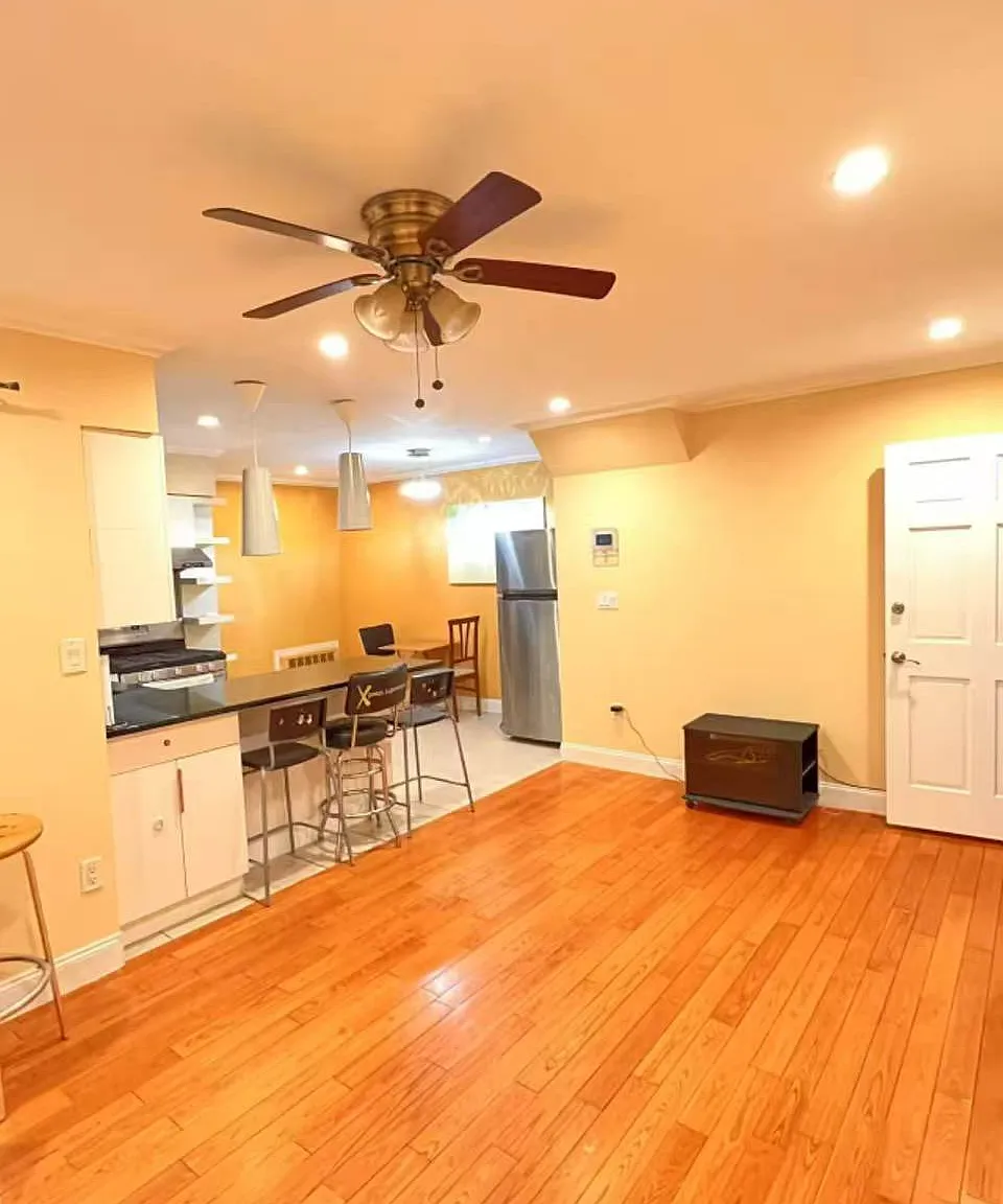 3 bed, 1000 sqft, $3,150 — Photo 3