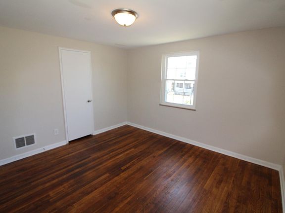 3rd image of 52 N Huron Ave