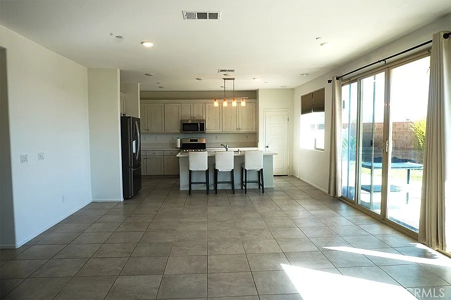3 bed, 2.5 bath, 1957 sqft, $3,000 — Photo 3