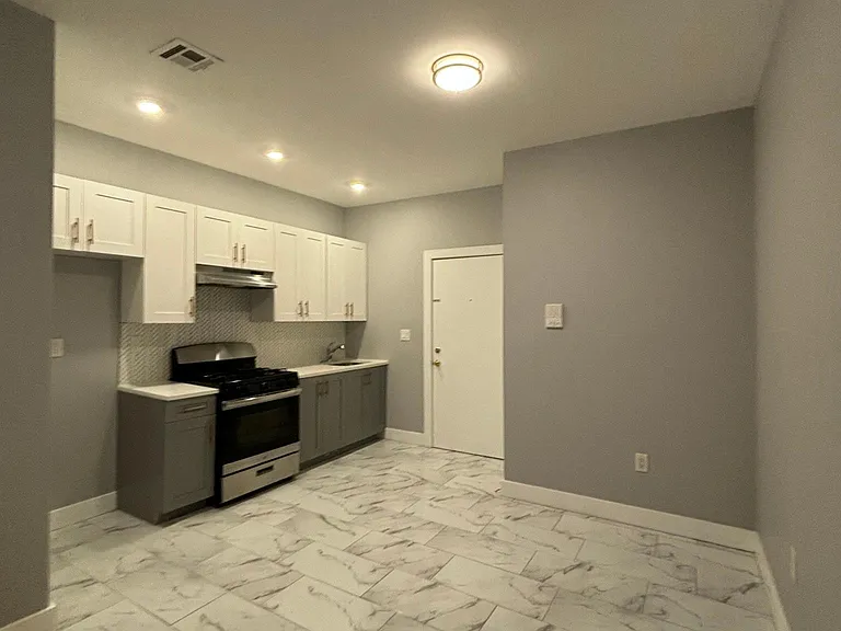 61 16th Ave #4 — Photo 4