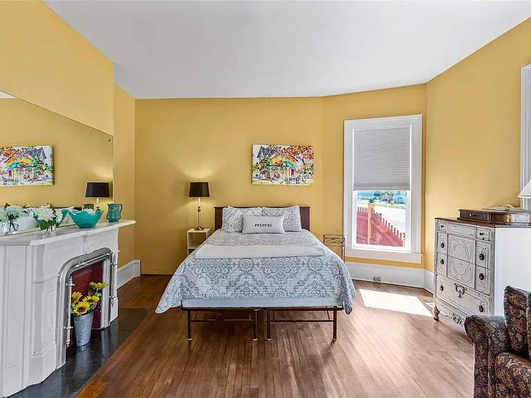 2927 Bernardo De Galvez Ave — Photo 5