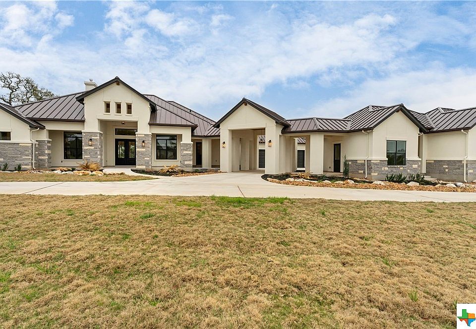 1st image of 946 Cross Oak