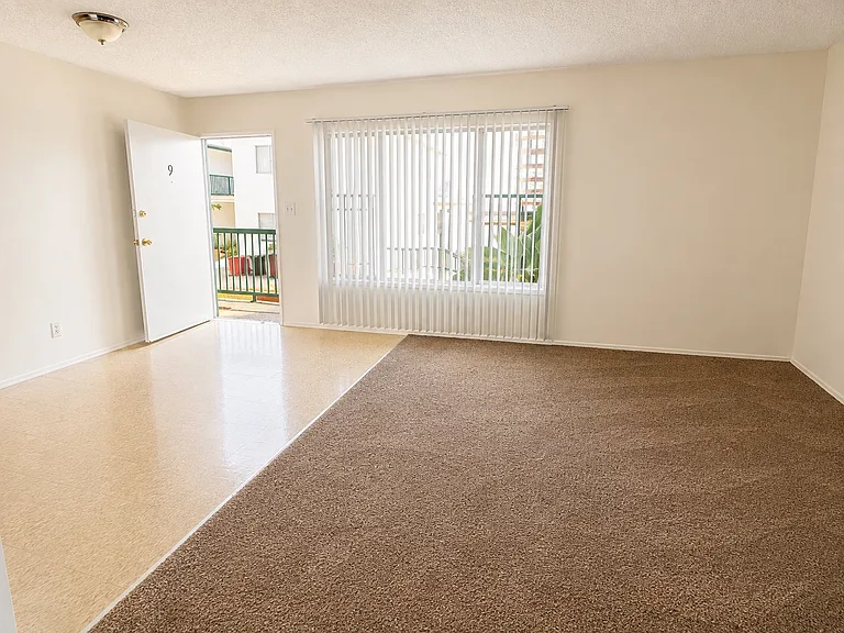729 W 24th St #9 — Photo 2